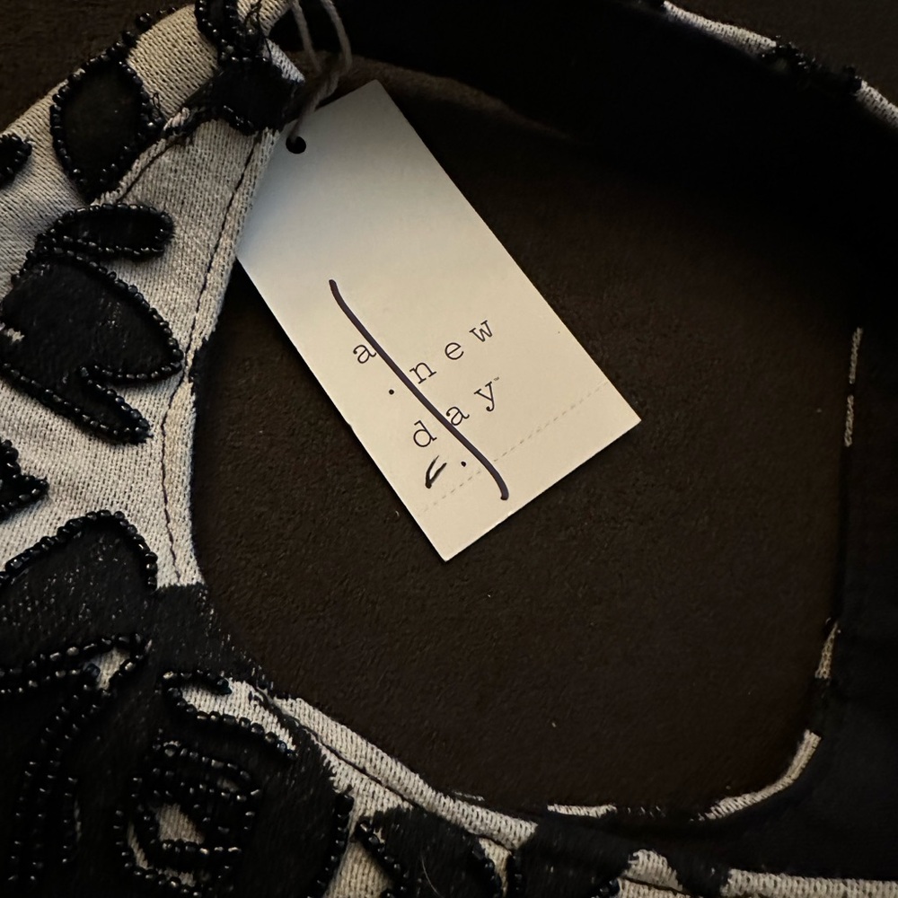 Mini Beaded Crescent Handbag from A New Day NWT off-white & black - Picture 3 of 5